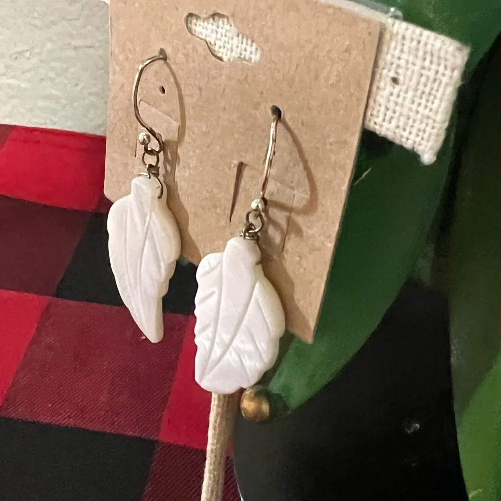 Lucky Brand White Leaf Earrings #Lucky2